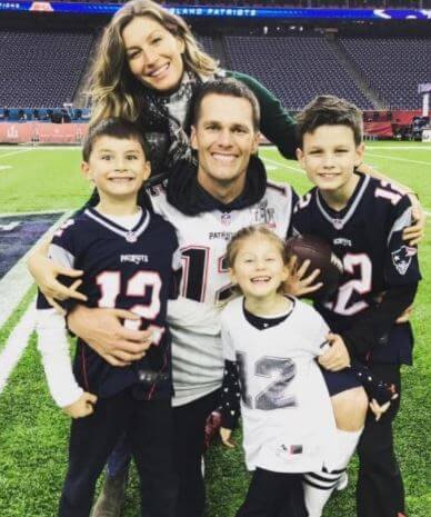 Vivian Lake Brady with her parents Tom Brady and Gisele Bundchen and siblings. 